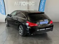 Usado Mercedes CLA200 Shooting Brake Urban 136 CV (100 kW) 2016 Negro Familiar