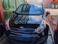 Usado Kia Rio 85 CV (62 kW) 2014 Negro Berlina