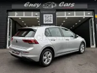 Usado VW Golf VIII 110 CV (80 kW) 2022 Gris / plata Berlina