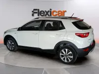 Usado Kia Stonic 84 CV (61 kW) 2022 Blanco SUV