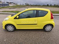Usado Peugeot 107 68 CV (50 kW) 2006 Amarillo Utilitario