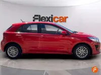 Usado Kia Rio 101 CV (74 kW) 2021 Rojo Utilitario