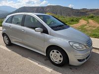 Usado Mercedes B170 116 CV (85 kW) 2006 Gris / plata Monovolumen