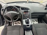 Usado Peugeot 5008 111 CV (81 kW) 2012 Gris Monovolumen