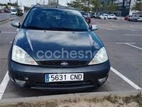Usado Ford Focus Trend 100 CV (73 kW) 2003 Gris / plata Berlina