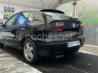Usado Seat Leon Stella 90 CV (66 kW) 2003 Negro Utilitario