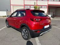 Usado Kia Stonic 100 CV (73 kW) 2022 Granate SUV