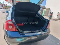 Usado Ford Mondeo Trend 115 CV (84 kW) 2003 Gris / plata Berlina
