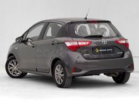 Usado Toyota Yaris Hybrid 100 CV (73 kW) 2017 Gris / plata Berlina