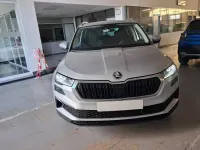 Usado Skoda Karoq Ambition 150 CV (110 kW) 2023 Gris SUV