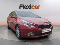 Usado Kia Ceed 101 CV (74 kW) 2014 Granate Utilitario