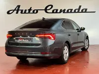 Usado Skoda Octavia Ambition 150 CV (110 kW) 2021 Gris / plata Berlina