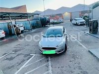 Usado Ford Focus Trend 100 CV (73 kW) 2015 Gris / plata Berlina