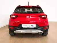Usado Kia Stonic 101 CV (74 kW) 2021 Burdeos SUV