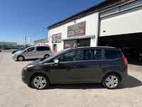 Usado Peugeot 5008 Active 120 CV (88 kW) 2016 Gris / plata Monovolumen