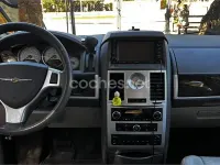 Usado Chrysler Grand Voyager Limited 163 CV (119 kW) 2010 Granate Monovolumen