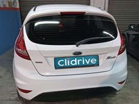 Begagnad Ford Fiesta Trend 70 HK (51 kW) 2011 Vit Halvkombi