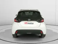 Usado Toyota Yaris Hybrid Business Edition 116 CV (85 kW) 2022 Blanco Utilitario