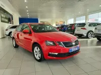 Usado Skoda Octavia 115 CV (84 kW) 2019 Rojo Berlina
