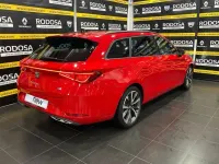 Usado Seat Leon FR 150 CV (110 kW) 2020 Rojo Familiar