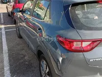 Usado Kia Stonic 84 CV (61 kW) 2022 Gris / plata SUV