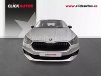 Usado Skoda Fabia Essence 80 CV (58 kW) 2025 Gris / plata Berlina