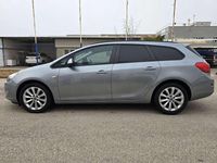 Usado Opel Astra Sport 110 CV (80 kW) 2012 Plateado Familiar