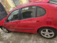 Usado Seat Leon 130 CV (95 kW) 2004 Rojo Utilitario