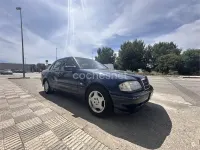Usado Mercedes C220 Classic 125 CV (91 kW) 1998 Azul Berlina