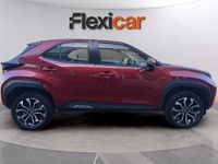 Usado Toyota Yaris Hybrid Active 116 CV (85 kW) 2024 Rojo