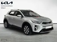 Usado Kia Stonic 100 CV (73 kW) 2025 Plateado SUV