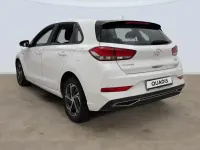 Usado Hyundai i30 120 CV (88 kW) 2022 Blanco Berlina