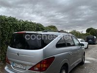 Usado Ssangyong (KGM) Rodius Limited 165 CV (121 kW) 2010 Gris / plata Monovolumen