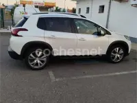 Usado Peugeot 2008 Allure 120 CV (88 kW) 2018 Blanco SUV