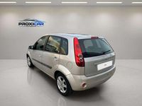 Usado Ford Fiesta Futura 68 CV (50 kW) 2007 Gris Utilitario