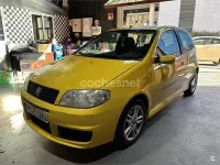 Usado Fiat Punto 95 CV (69 kW) 2004 Amarillo Utilitario