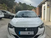 Usado Peugeot 208 Allure 100 CV (73 kW) 2023 Blanco Utilitario