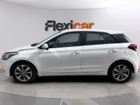 Usado Hyundai i20 84 CV (61 kW) 2015 Blanco Berlina