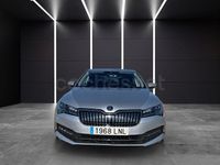 Usado Skoda Superb Style 218 CV (160 kW) 2021 Gris / plata Berlina