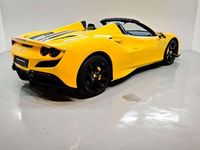 Usado Ferrari F8 721 CV (530 kW) 2020 Amarillo Descapotable
