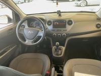 Usado Hyundai i10 66 CV (48 kW) 2019 Gris Utilitario
