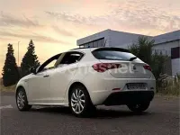 Usado Alfa Romeo Giulietta Distinctive 140 CV (102 kW) 2012 Blanco Utilitario