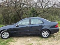 Usado Mercedes C200 Classic 163 CV (119 kW) 2003 Azul Berlina