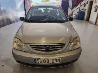 Usado Kia Carens EX 112 CV (82 kW) 2005 Gris / plata Monovolumen