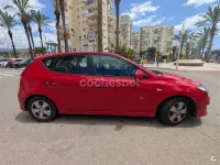 Usado Hyundai i30 100 CV (73 kW) 2011 Rojo Berlina
