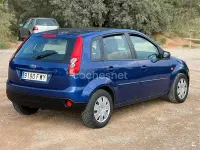 Usado Ford Fiesta Ambiente 70 CV (51 kW) 2007 Azul Utilitario