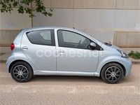 Usado Toyota Aygo 68 CV (50 kW) 2008 Azul Utilitario