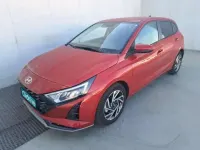 Usado Hyundai i20 100 CV (73 kW) 2024 Rojo Utilitario