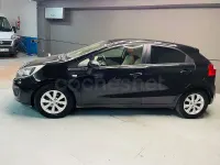 Usado Kia Rio 85 CV (62 kW) 2013 Negro Berlina