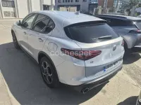 Usado Alfa Romeo Stelvio Sprint 190 CV (139 kW) 2022 Gris / plata SUV